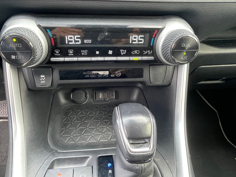 12 img-vehicule.jpgToyota
                            img-vehicule.jpgRAV4