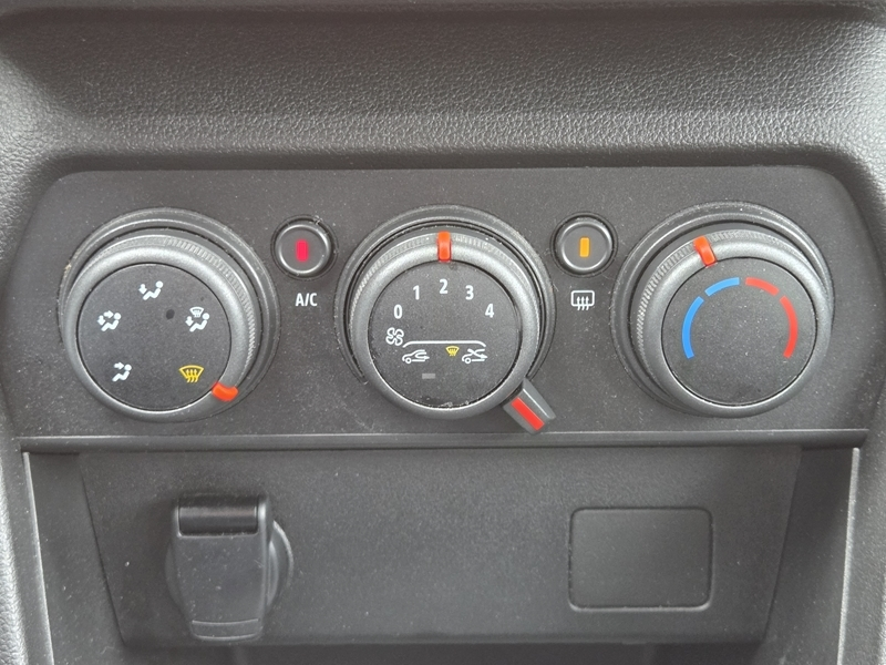 12 img-vehicule.jpgDacia
                            img-vehicule.jpgSandero