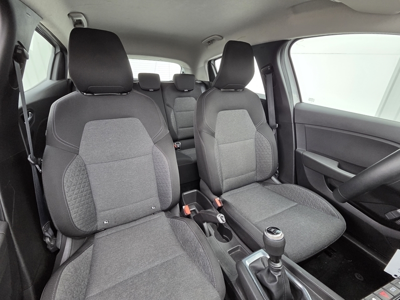 3 img-vehicule.jpgRenault
                            img-vehicule.jpgClio V