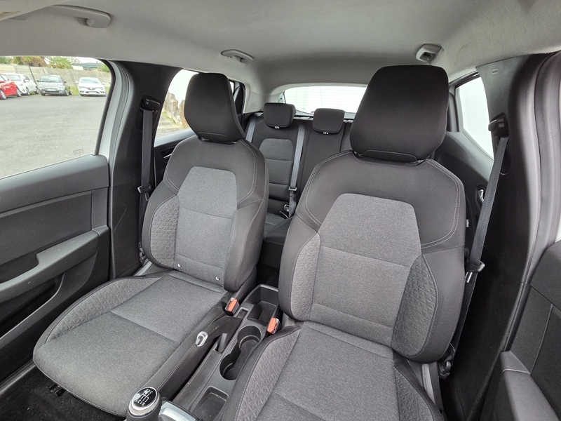 4 img-vehicule.jpgRenault
                            img-vehicule.jpgClio V