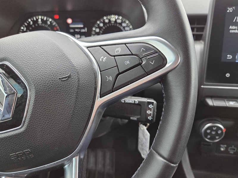 5 img-vehicule.jpgRenault
                            img-vehicule.jpgClio V