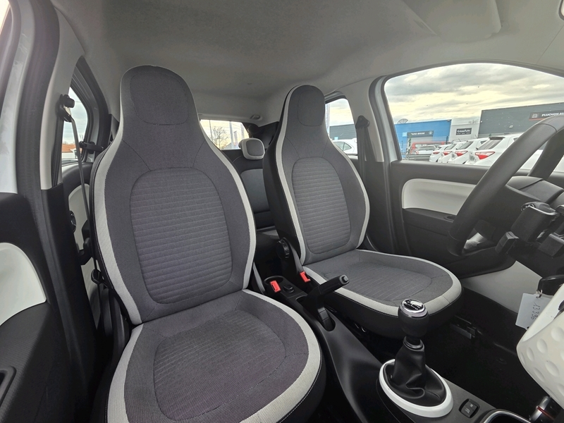 3 img-vehicule.jpgRenault
                            img-vehicule.jpgTwingo III