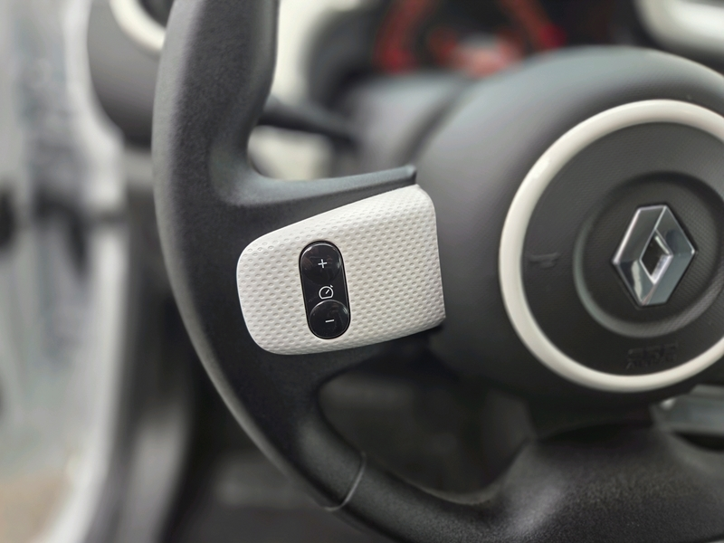 6 img-vehicule.jpgRenault
                            img-vehicule.jpgTwingo III