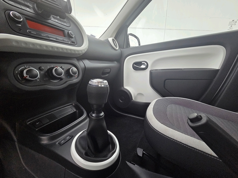 7 img-vehicule.jpgRenault
                            img-vehicule.jpgTwingo III