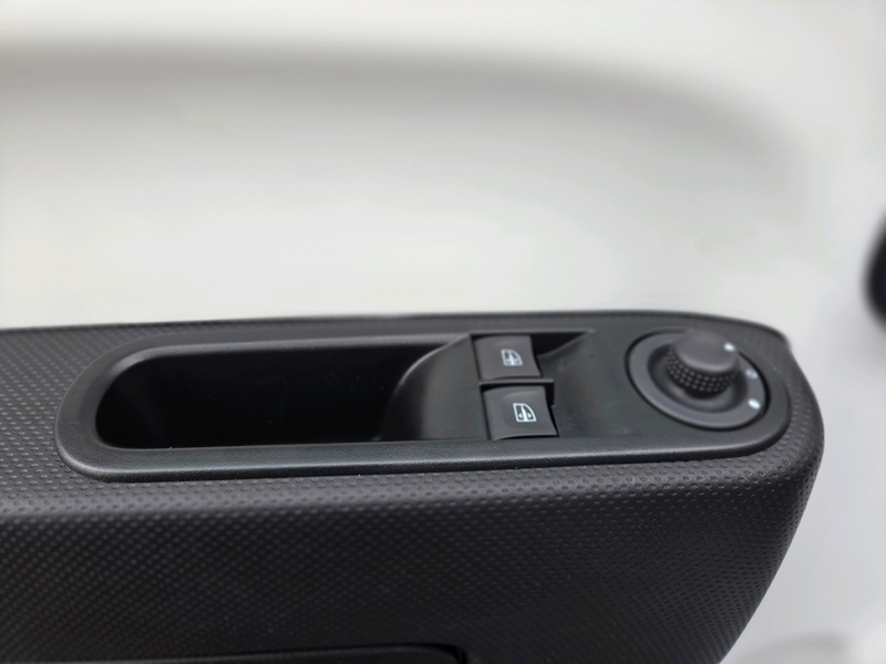 8 img-vehicule.jpgRenault
                            img-vehicule.jpgTwingo III