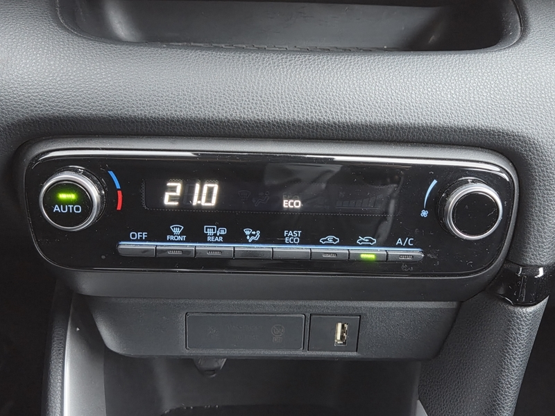 8 img-vehicule.jpgToyota
                            img-vehicule.jpgYaris