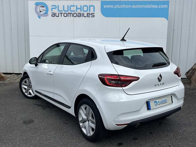 Renault
                Clio V