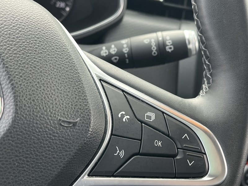 4 img-vehicule.jpgRenault
                            img-vehicule.jpgClio V