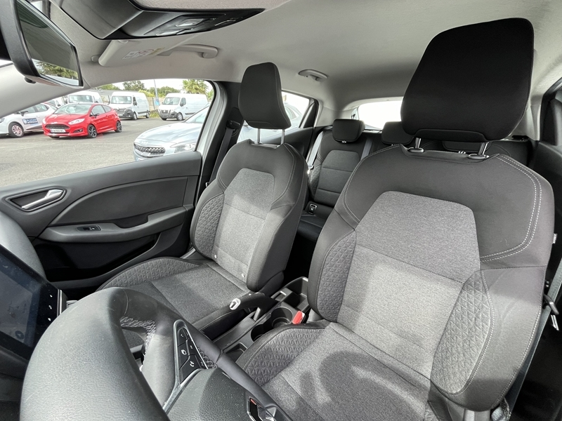 6 img-vehicule.jpgRenault
                            img-vehicule.jpgClio V