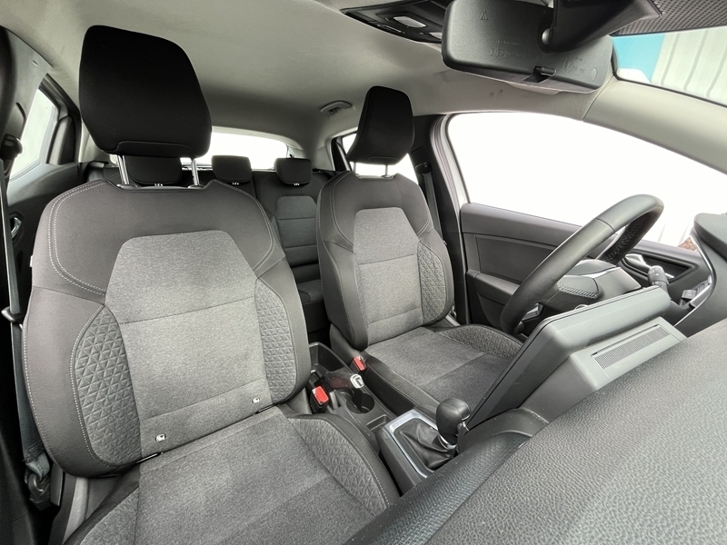 7 img-vehicule.jpgRenault
                            img-vehicule.jpgClio V