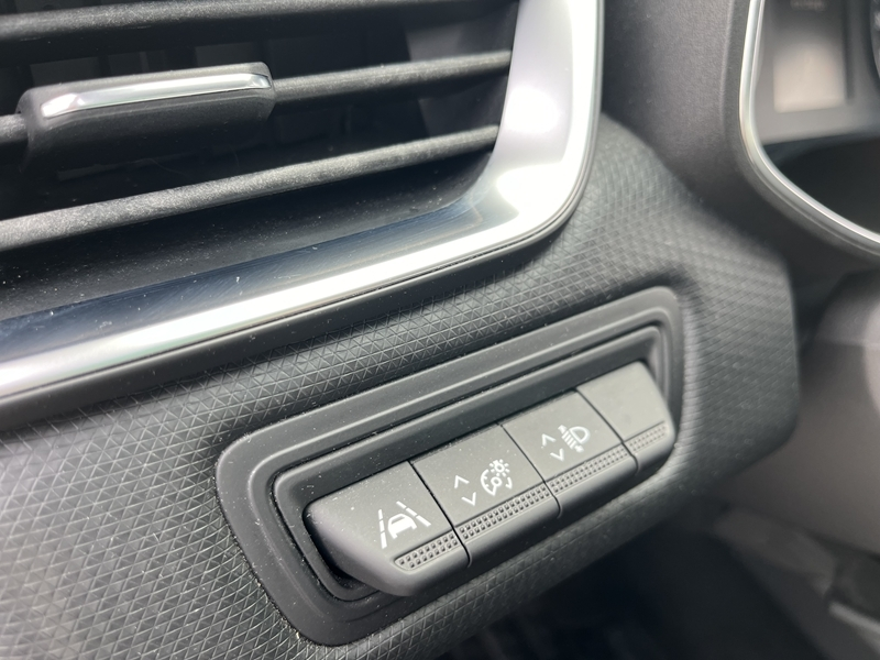 9 img-vehicule.jpgRenault
                            img-vehicule.jpgClio V