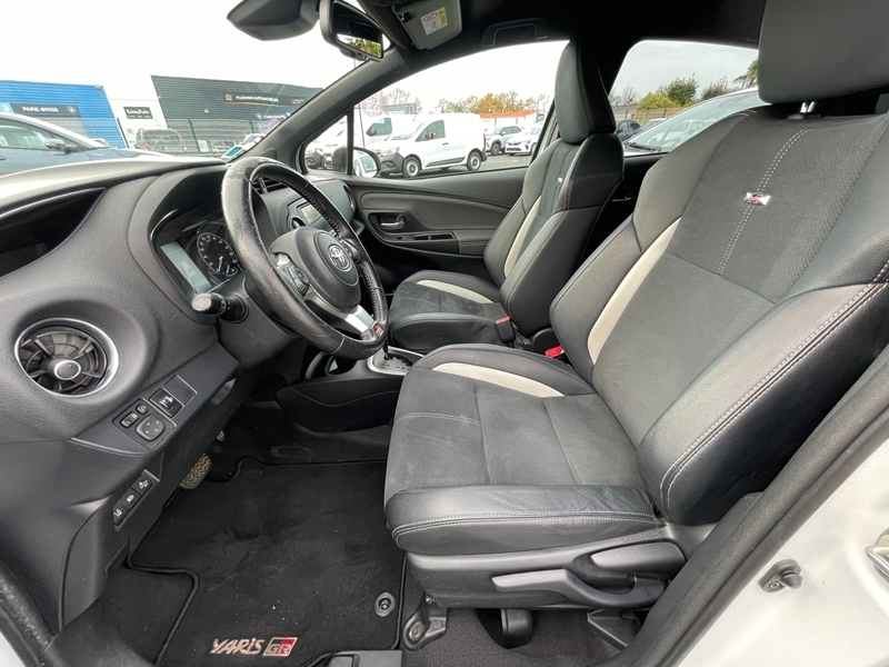 3 img-vehicule.jpgToyota
                            img-vehicule.jpgYaris