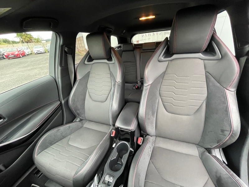 4 img-vehicule.jpgToyota
                            img-vehicule.jpgCorolla Touring Spt