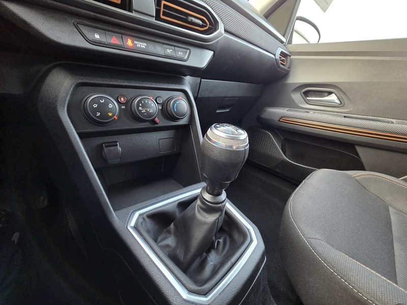 11 img-vehicule.jpgDacia
                            img-vehicule.jpgSandero