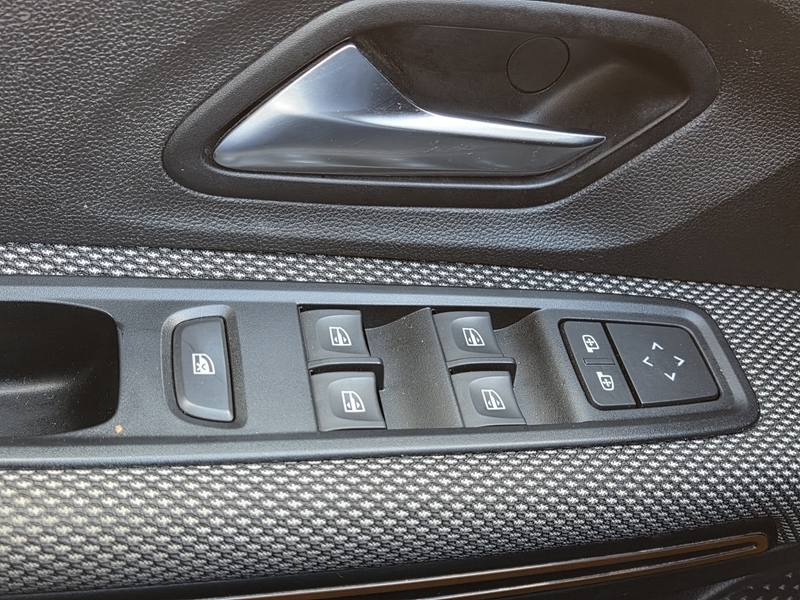 12 img-vehicule.jpgDacia
                            img-vehicule.jpgSandero