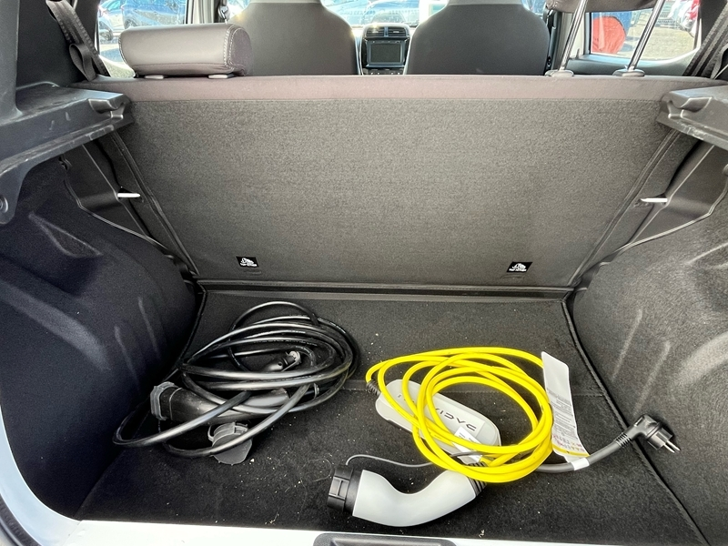 3 img-vehicule.jpgDacia
                            img-vehicule.jpgSpring