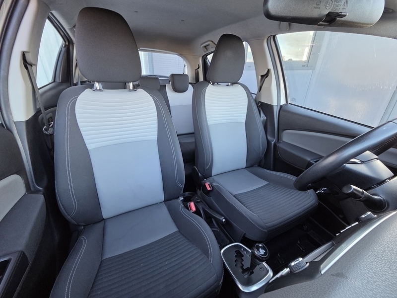 3 img-vehicule.jpgToyota
                            img-vehicule.jpgYaris