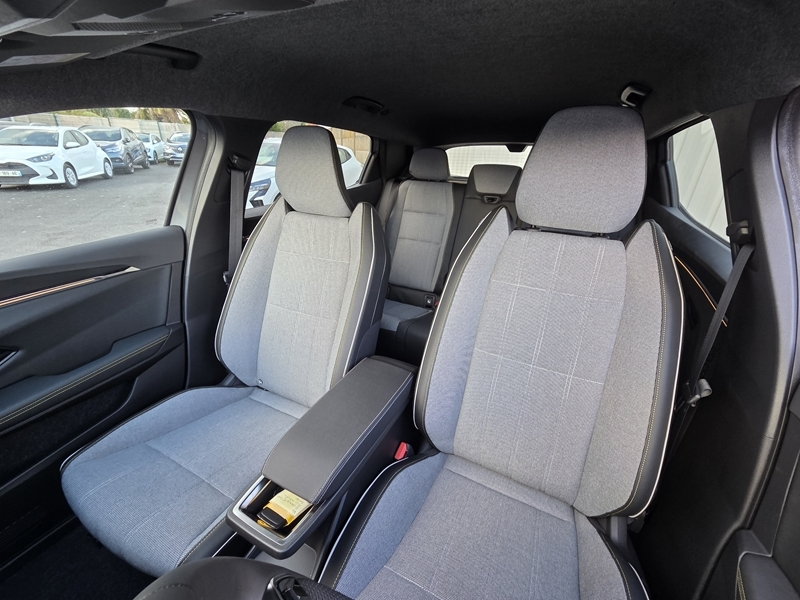 3 img-vehicule.jpgRenault
                            img-vehicule.jpgScenic V