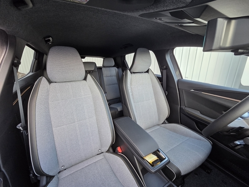 4 img-vehicule.jpgRenault
                            img-vehicule.jpgScenic V