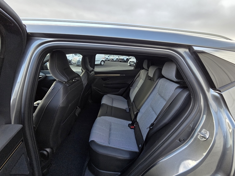 11 img-vehicule.jpgRenault
                            img-vehicule.jpgScenic V