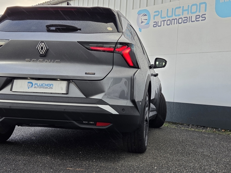 17 img-vehicule.jpgRenault
                            img-vehicule.jpgScenic V