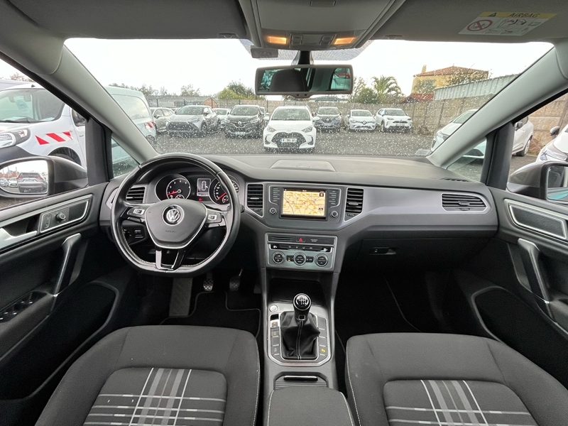 1 img-vehicule.jpgVolkswagen
                            img-vehicule.jpgGolf Sportsvan