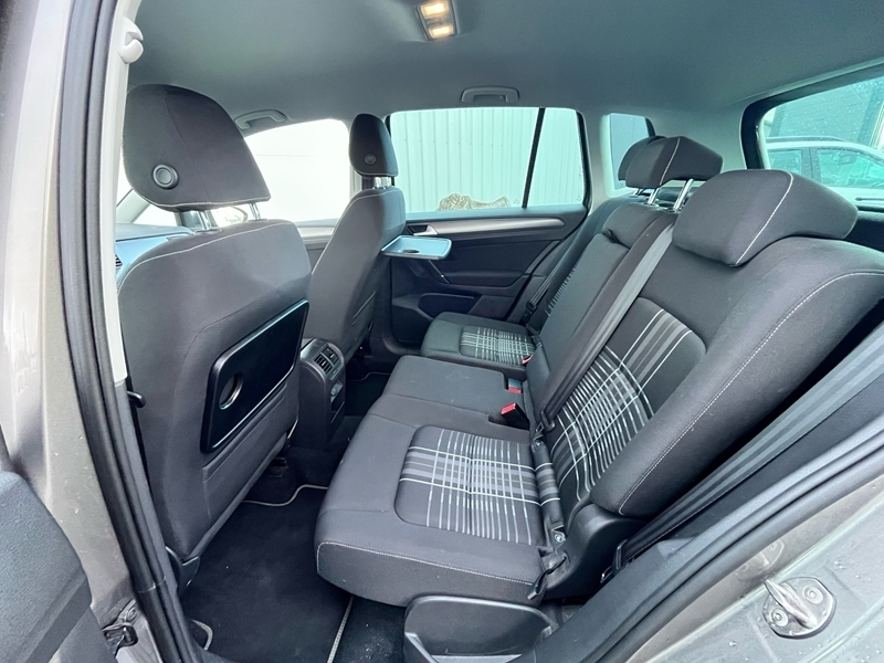 6 img-vehicule.jpgVolkswagen
                            img-vehicule.jpgGolf Sportsvan