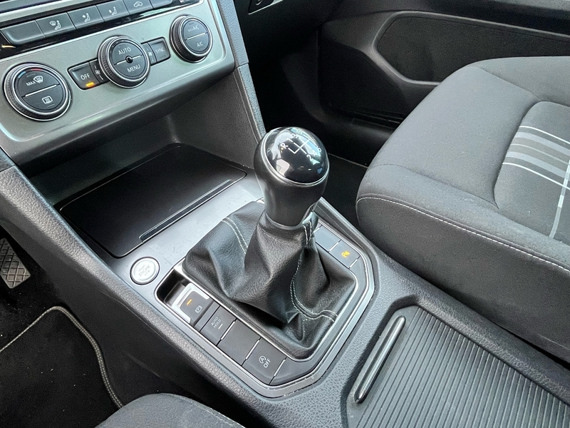 7 img-vehicule.jpgVolkswagen
                            img-vehicule.jpgGolf Sportsvan