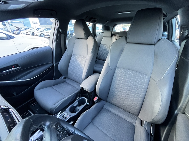 9 img-vehicule.jpgToyota
                            img-vehicule.jpgCorolla Touring Spt