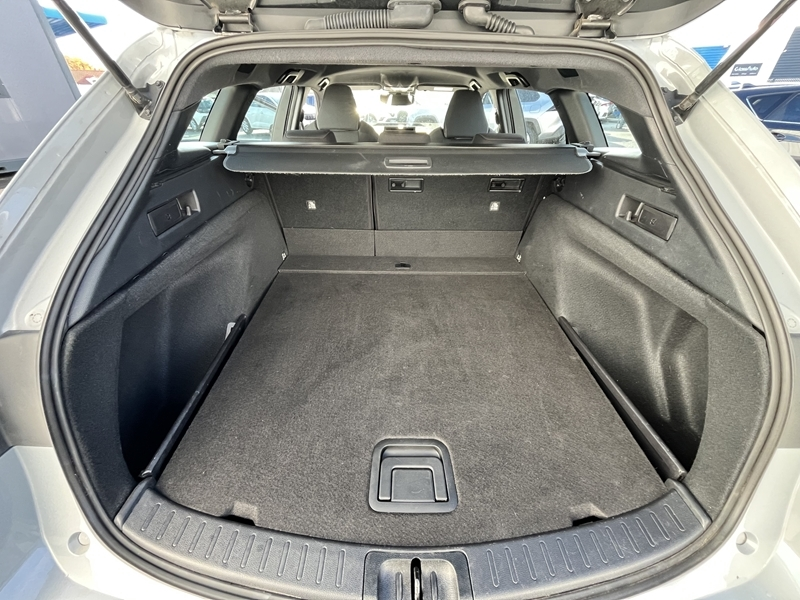 17 img-vehicule.jpgToyota
                            img-vehicule.jpgCorolla Touring Spt