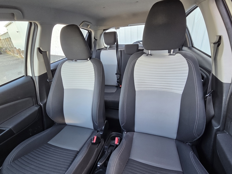 7 img-vehicule.jpgToyota
                            img-vehicule.jpgYaris