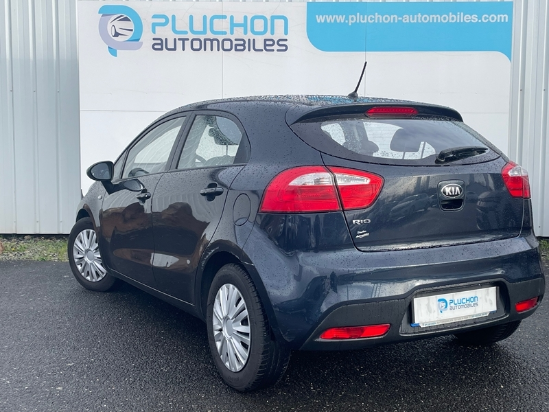 2 img-vehicule.jpgKia
                            img-vehicule.jpgRio