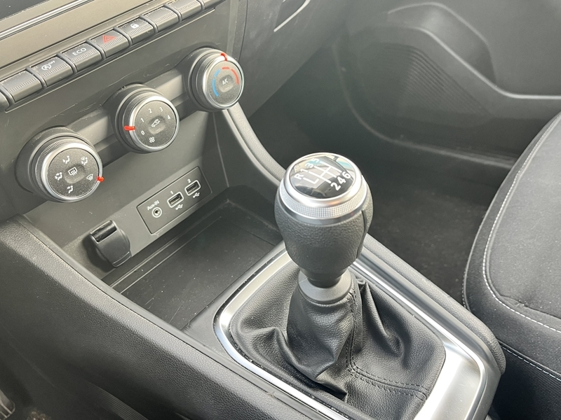 3 img-vehicule.jpgRenault
                            img-vehicule.jpgCaptur II