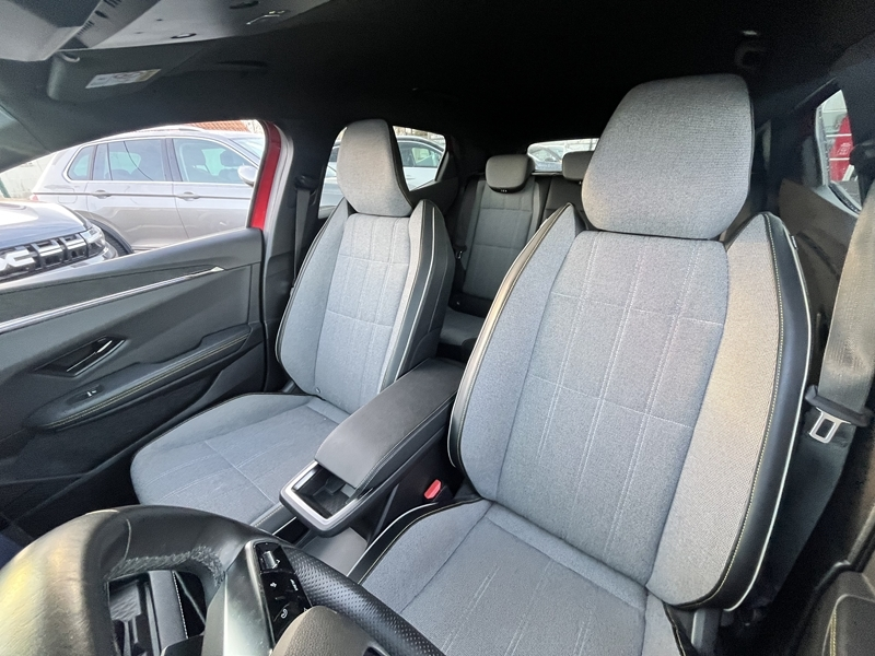 6 img-vehicule.jpgRenault
                            img-vehicule.jpgMegane V