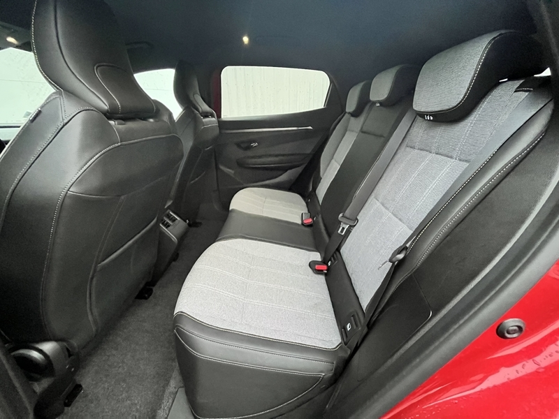 9 img-vehicule.jpgRenault
                            img-vehicule.jpgMegane V