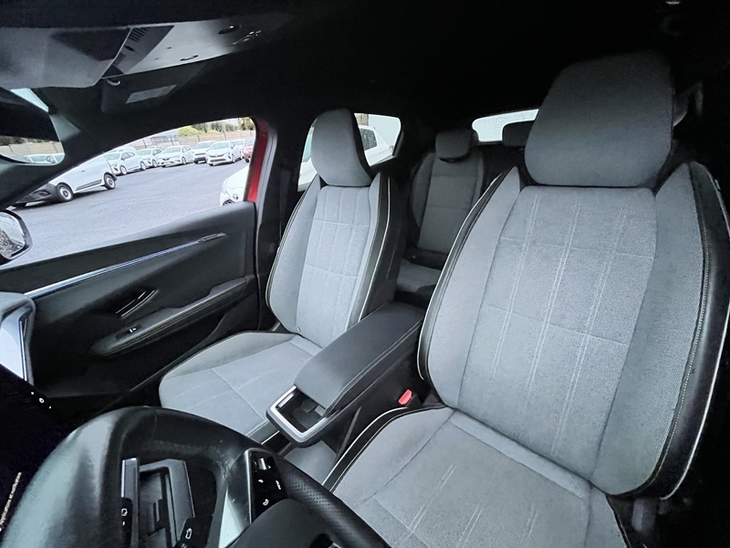 18 img-vehicule.jpgRenault
                            img-vehicule.jpgMegane V