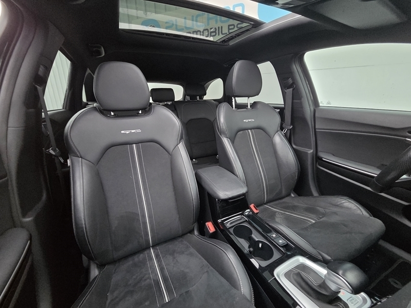 3 img-vehicule.jpgKia
                            img-vehicule.jpgCeed SW