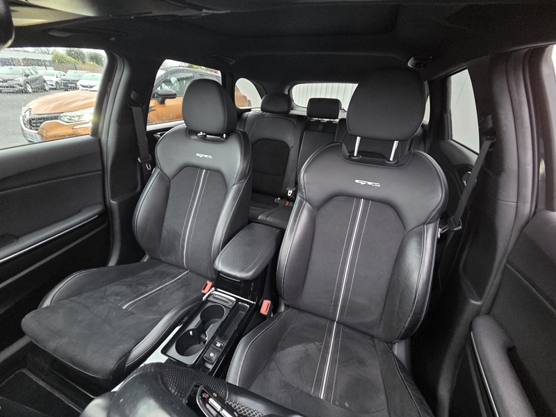 4 img-vehicule.jpgKia
                            img-vehicule.jpgCeed SW