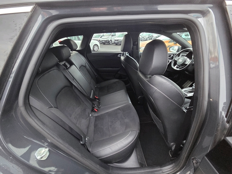 19 img-vehicule.jpgKia
                            img-vehicule.jpgCeed SW