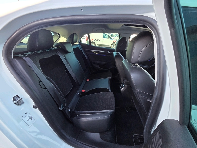 Photo 14 - Renault Megane IV