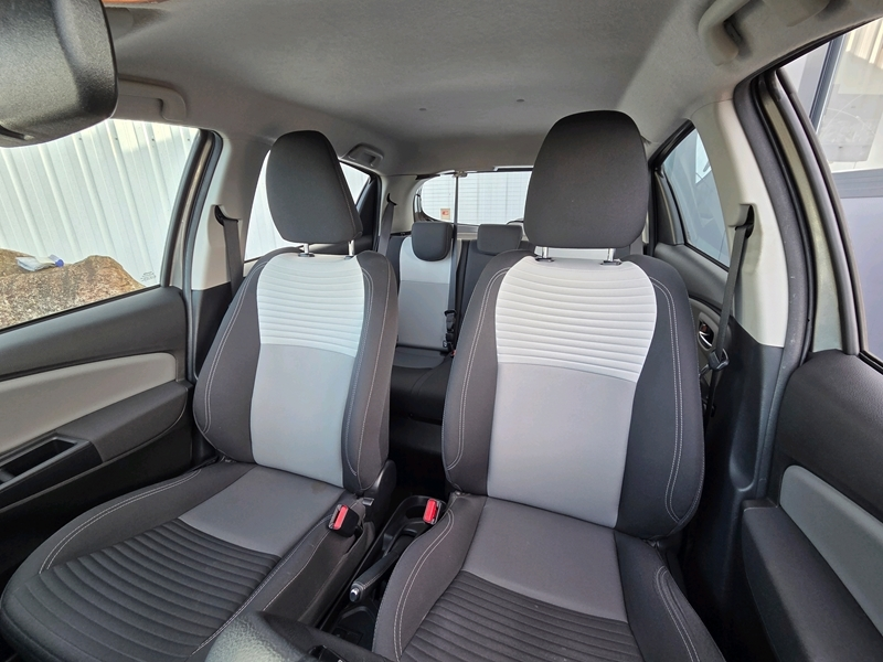 Photo 7 - Toyota Yaris