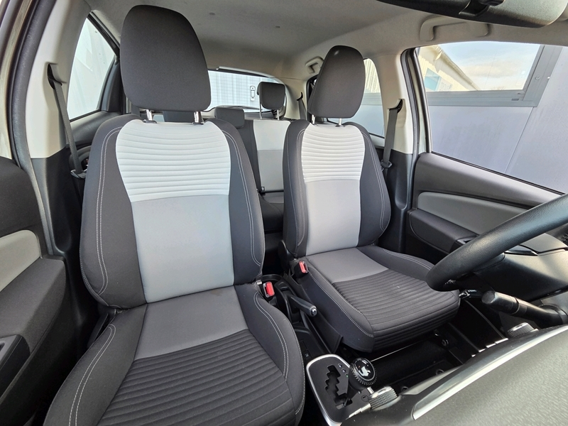 Photo 8 - Toyota Yaris