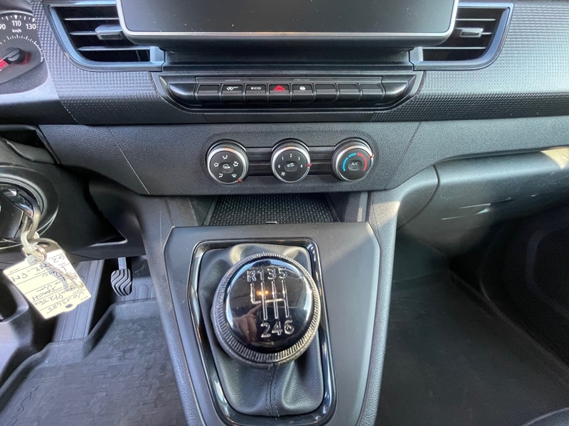 12 img-vehicule.jpgRenault
                            img-vehicule.jpgKangoo Van