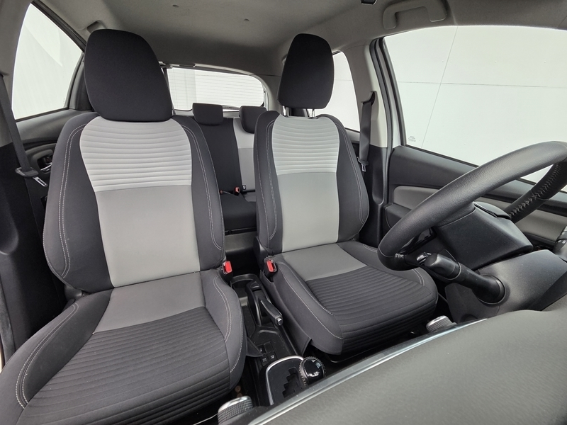 Photo 6 - Toyota Yaris