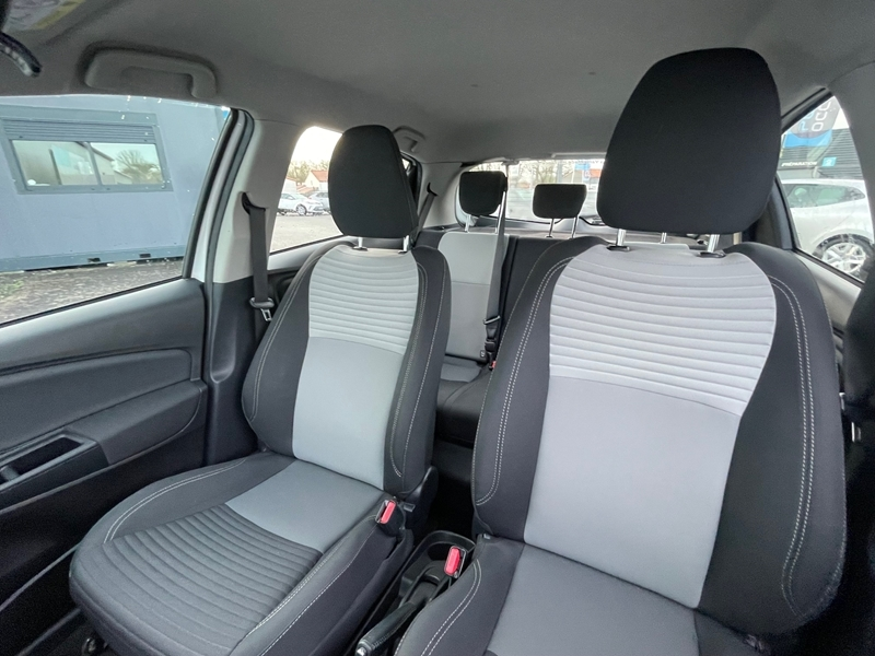 Photo 8 - Toyota Yaris