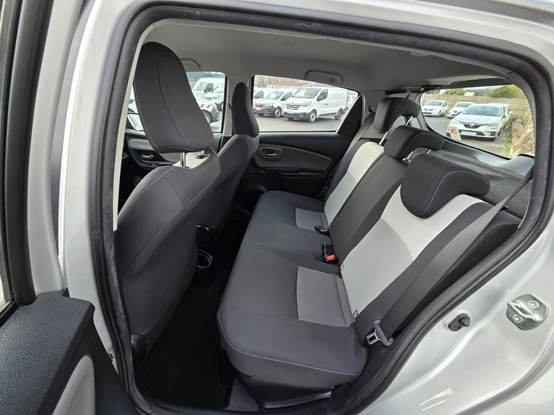 Photo 7 - Toyota Yaris