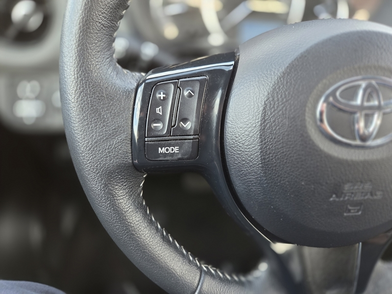 Photo 10 - Toyota Yaris