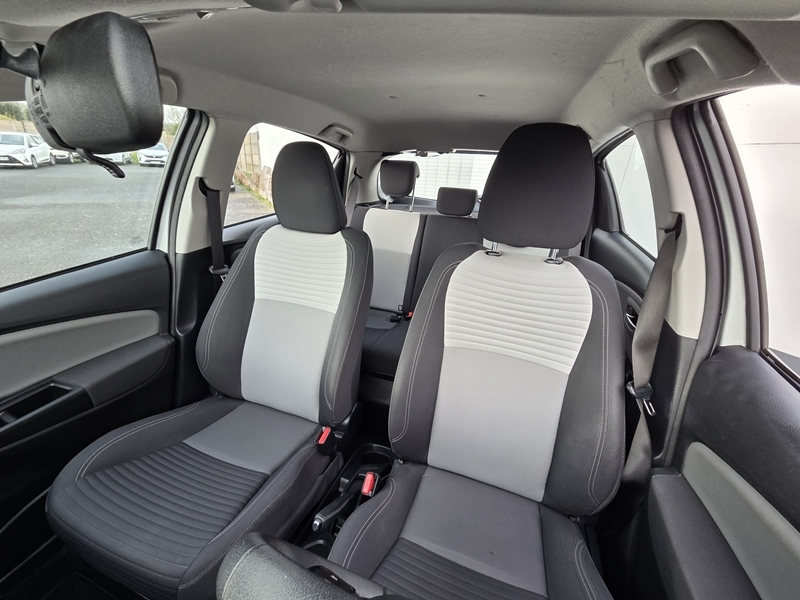 Photo 4 - Toyota Yaris