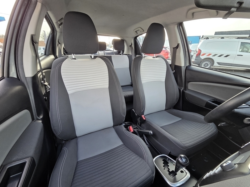 Photo 5 - Toyota Yaris