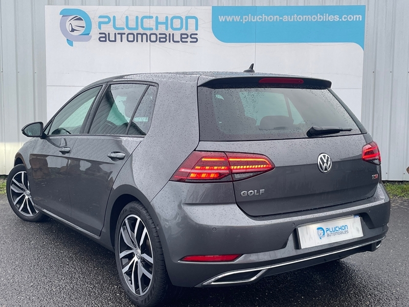 Volkswagen
                    Golf VII